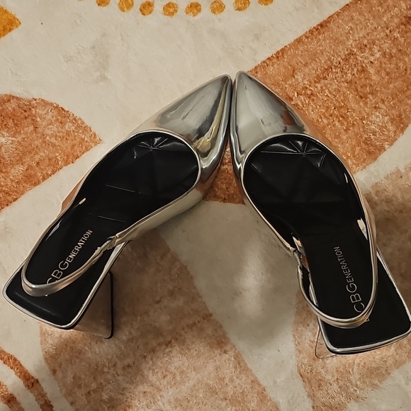 New W/O Box BCBGeneration TRINA Metallic Silver Slingback  Block Heels Sz 6 - Picture 6 of 7